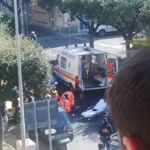 Locri: Incidente stradale in pieno centro. Un uomo in ospedale.